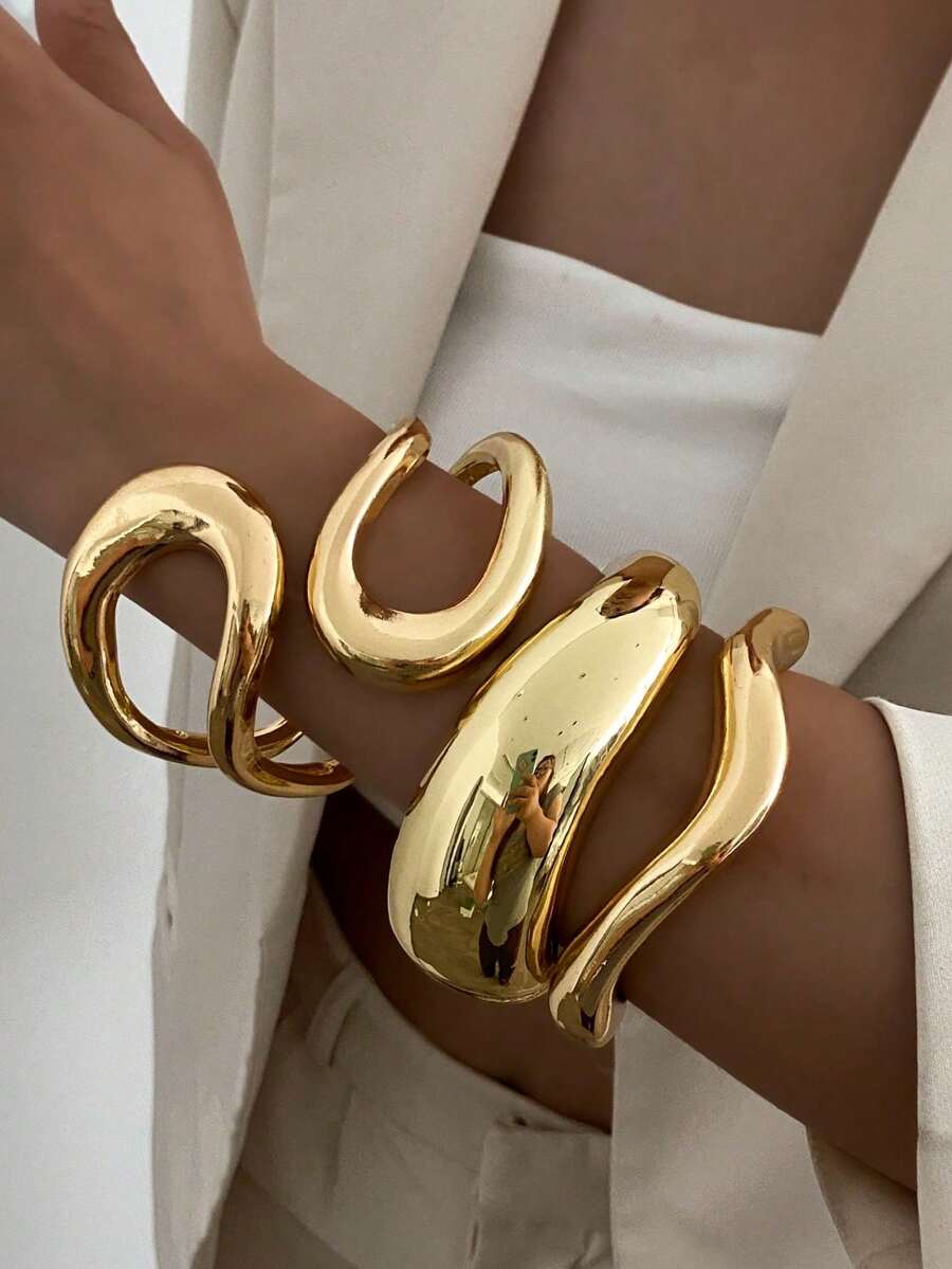 Exaggerated Metallic Circular Bangle With Hollow Out Asymmetrical Shapes